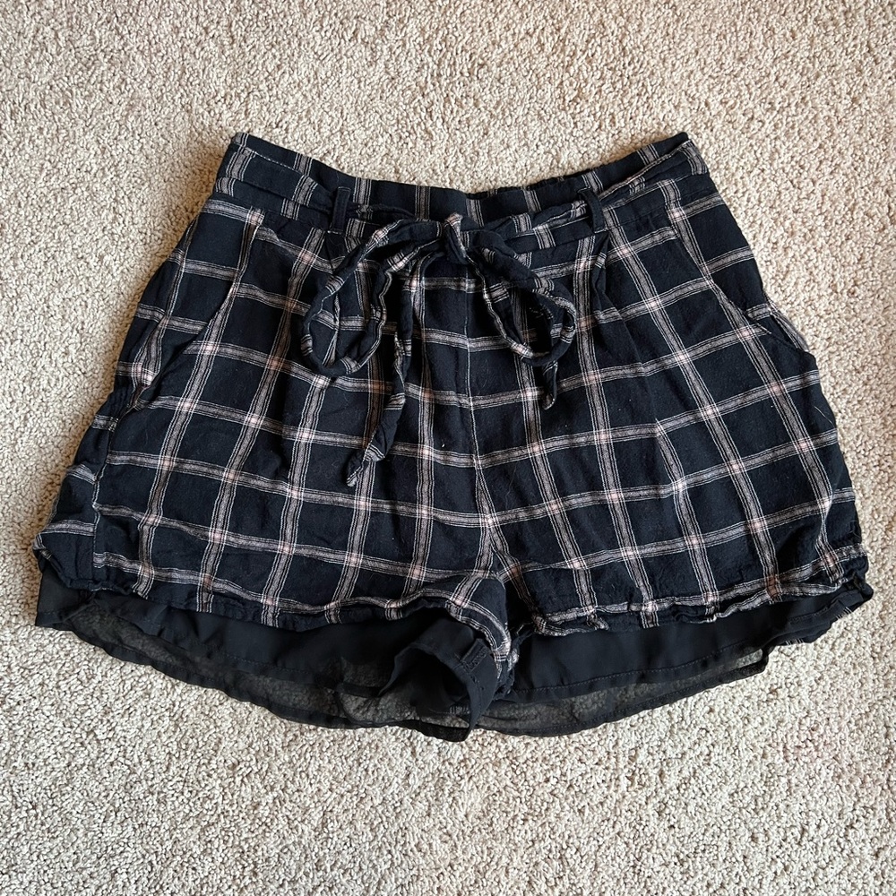American eagle Black and Tan shorts. Size small.